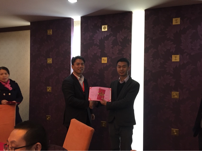 2015年度博揚(yáng)智能裝備優(yōu)秀員工頒獎合影