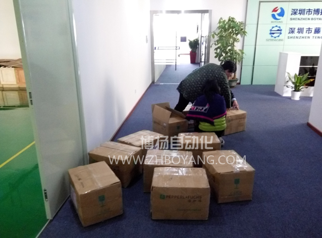 大量GL5-T/28A/115倍加福槽型開關及光電開關到貨！