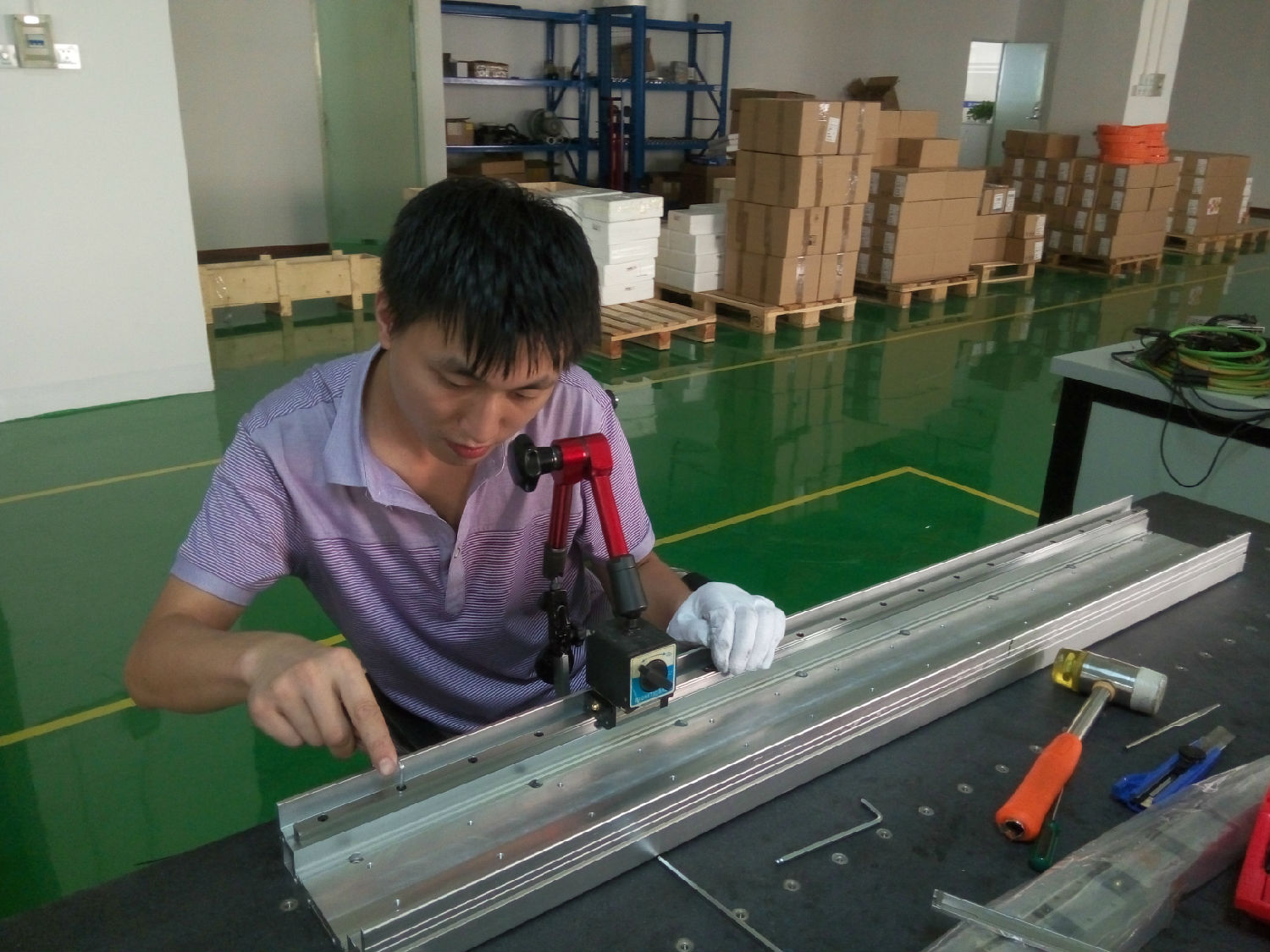 直線電機平臺安裝調(diào)試中......